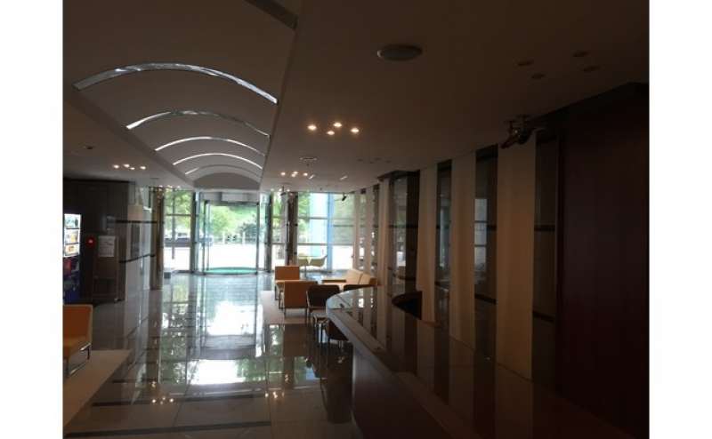 エントランスには待合室があります