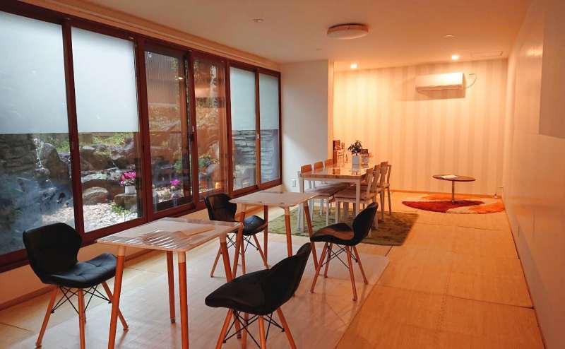 レンタルスペース日吉 日吉駅徒歩3分 最大12名様まで  会議 セミナー 勉強会 商談 教室会場 Wi-Fi無料 ケータリング可 飲食持ち込み可能 ホワイトボード完備 除菌スプレー設置