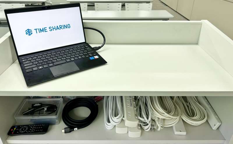 【延長コードなどの備品は、司会台に設置しております】 - TIME SHARING 銀座三丁目ビルディング5Fの写真