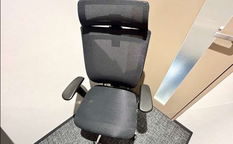 【椅子はキャスター付でブース内でも快適】 - エキスパートオフィス横浜 の写真