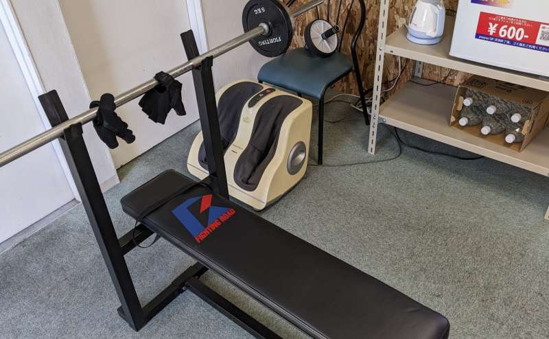 たまには筋トレも！共有部分です。共有部分には冷暖房設備はありません