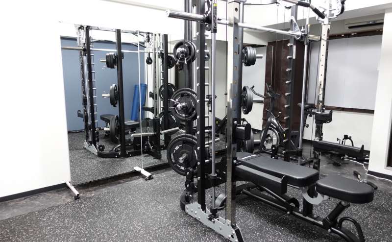 横浜駅から徒歩8分/地域最安値レンタルジム