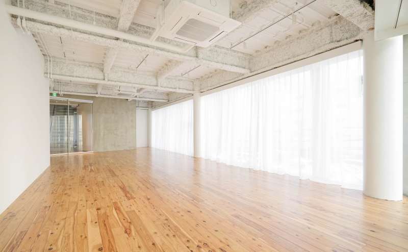 【心斎橋エリア】120㎡開放感抜群のポップアップスペース、レンタルスペース、アパレル展示会に最適な空間