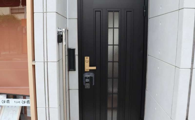 電子キーを採用しています。入室後4秒ほどで施錠されます