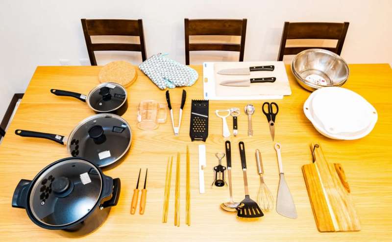 調理器具一式。すべて無料でご利用いただけます。ご利用後は洗浄の上、収納をお願いいたします