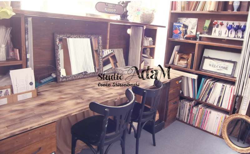 木を使った大きな机がございます ご自由にご利用ください