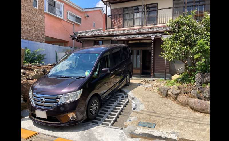 ※２０２２年４月庭に駐車場が１台分増えました(傾斜要注意・施設共有・先着順)