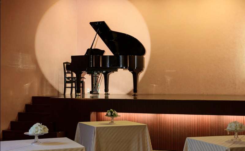 グランドピアノ