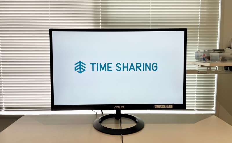 【テーブル上にはモニターをご用意しています】 - TIME SHARING 新宿御苑前 オリエント新宿1001の写真