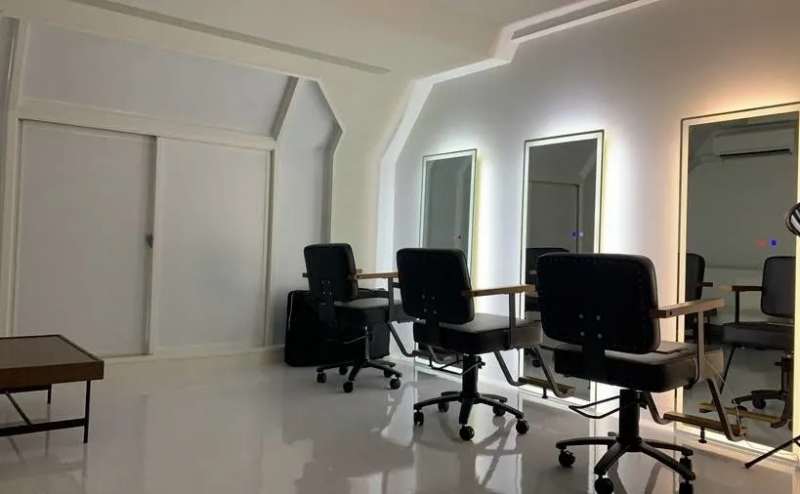 3面すべて貸し切りでお使いいただけます。 ※写真の茶色いテーブルは現在ありません。