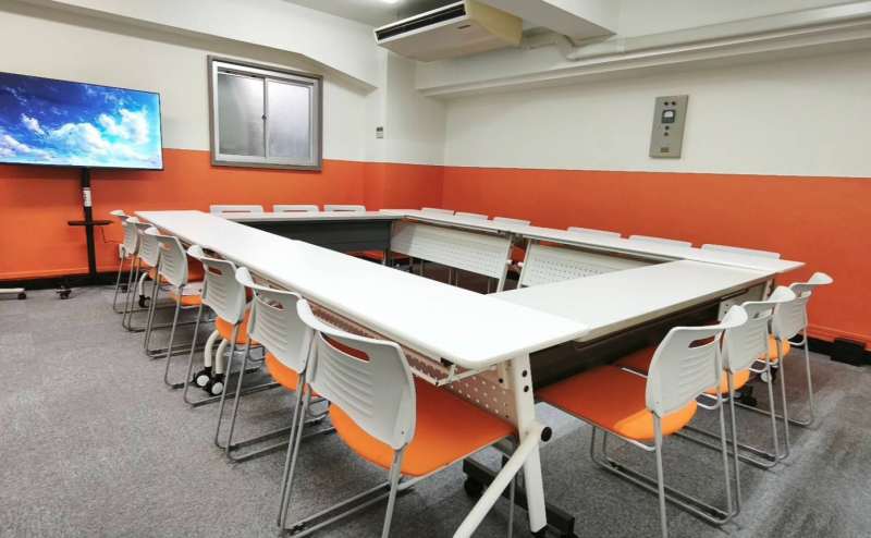 【リンクスペース】神田駅徒歩1分 地下4番出口徒歩30秒 /最大22名(着席22名)/エレベーター有/無料Wifi/