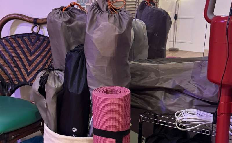 ご利用後の備品は更衣スペースに収納してください。