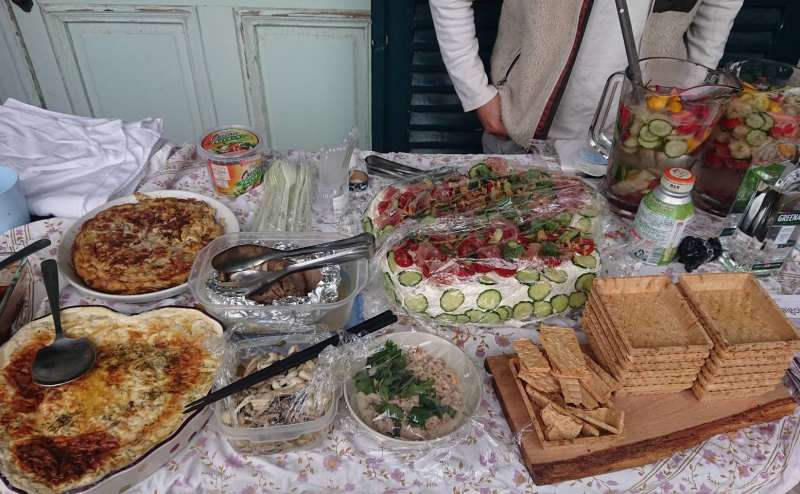 普段はヨーロッパ郷土料理を提供しているため、別途飲食（ミニオードブル@600～）なども準備可能。生ビールも安く仕入れできます。