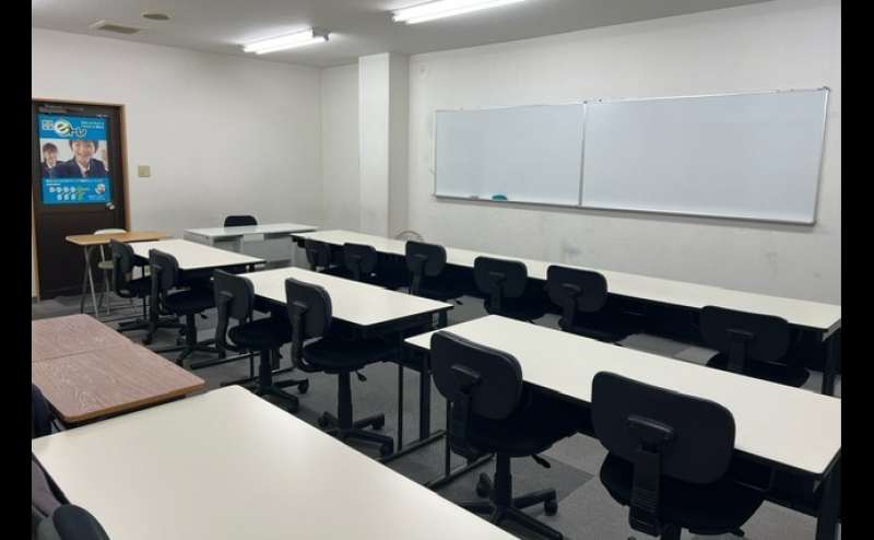 【前橋の格安レンタルスペース】塾の教室を貸し出し中｜会議・講習・打ち合わせ・セミナーに最適！