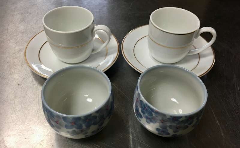 コーヒーカップ、湯のみも基本料金内でご利用いただけます。