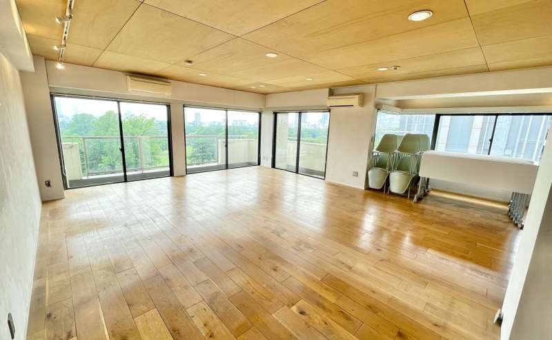 【会議用備品を入れると、広々とした空間になります】 - TIME SHARING  新宿御苑前 壱丁目参番館1001の写真