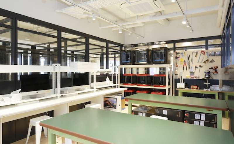 fabbit八王子には工作室がございます。レーザーカッターやシールカッターなど使い放題です。3,000円/日