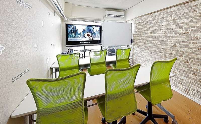 52型大型テレビとホワイトボードも無料で完備しています。ご自由にご利用いただけます