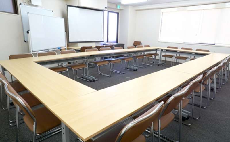 会議やミーティングに。駅近とは思えない格安料金プランで長時間のご利用も安心です