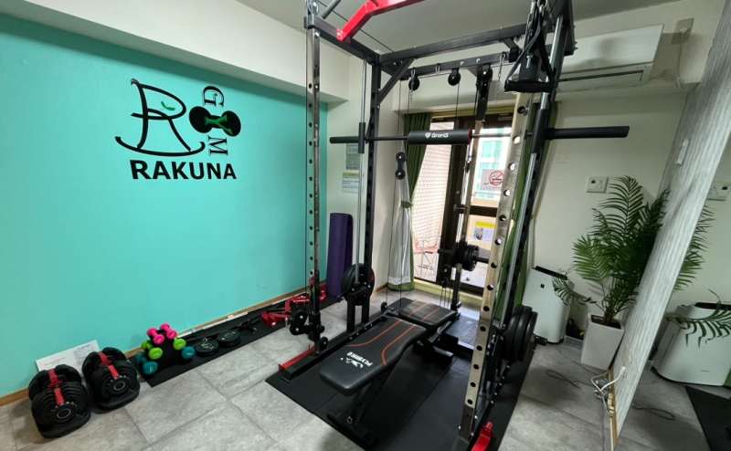 ＜RAKUNA 神田＞ 神田・岩本町・秋葉原・小伝馬町エリア/ 完全個室ジム☆スミスマシン、ダンベル、フィットネスバイク、ヨガマット、その他完備！