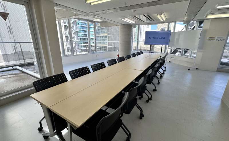 【対面形式で対面18名着席可能です！】