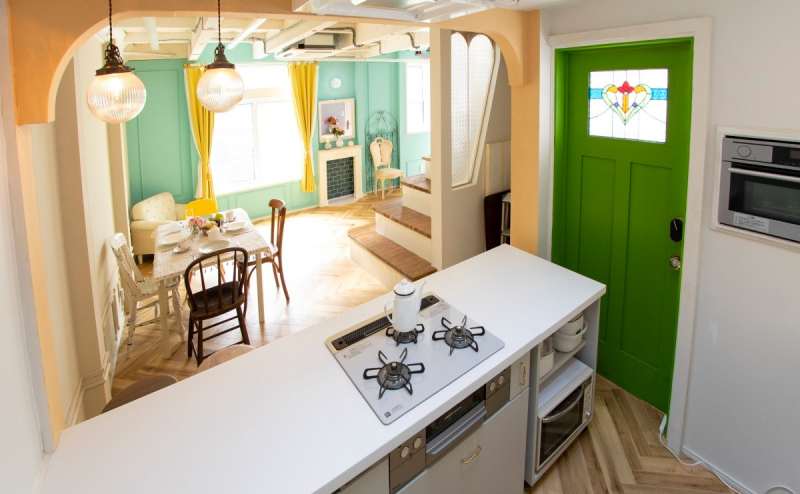 アイランドキッチンのあるスタジオ