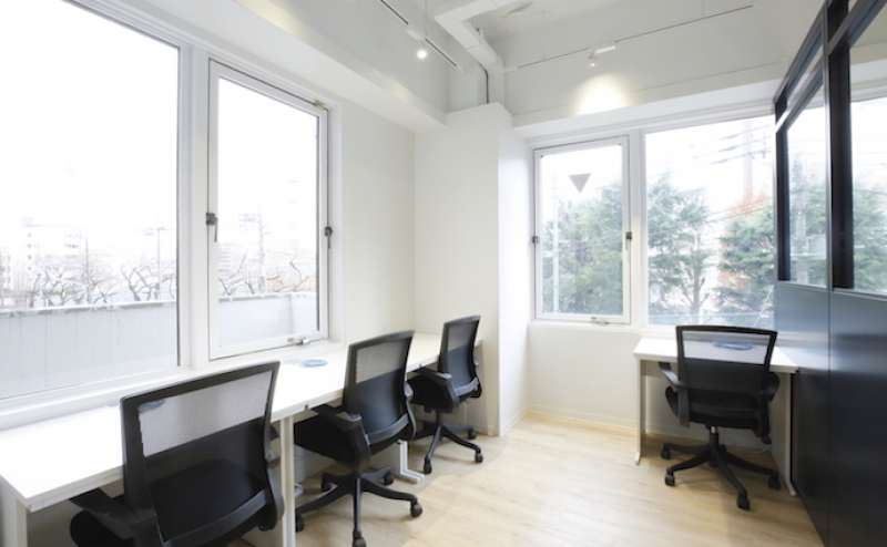 固定席は24時間利用可能です。月額利用のみ、24,800円/月