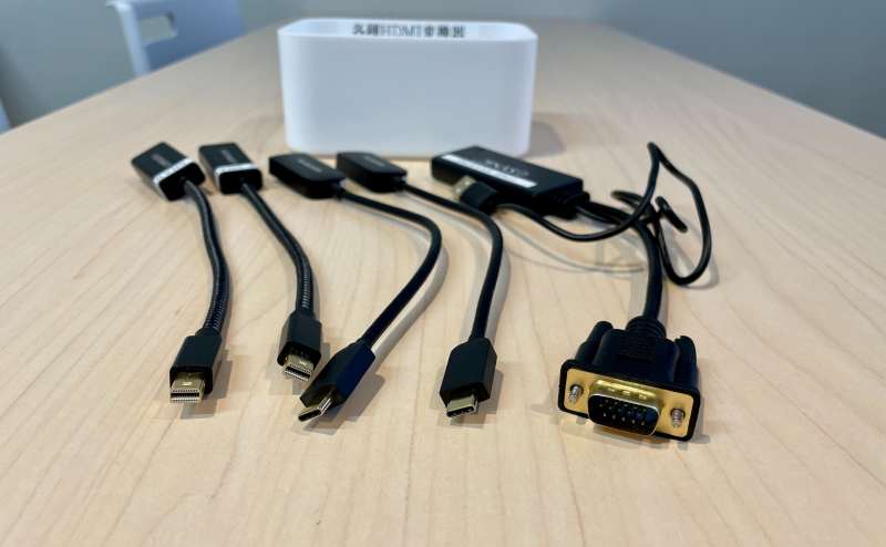 【モニター接続用の各種変換機もご用意しています】 - TIME SHARING 四谷7Aの写真