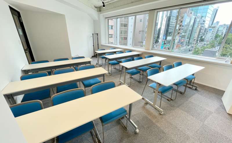 【テーブルはキャスター付きなので、自由にレイアウトを変更していただけます。※要原状復帰】 - TIME SHARING 六本木 第6DMJビル 4Eの写真