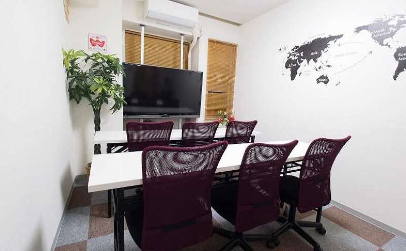 50インチ大型モニターに向けたセミナー用レイアウトです。