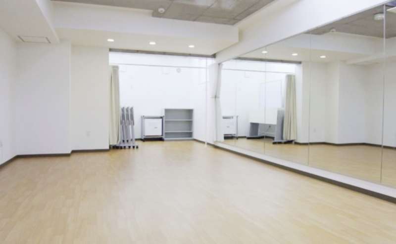 ダンス・ヨガ・スタジオ　新宿・大久保マイックル　JR総武線「大久保駅」徒歩1分　JR山手線「新大久保駅」徒歩5分