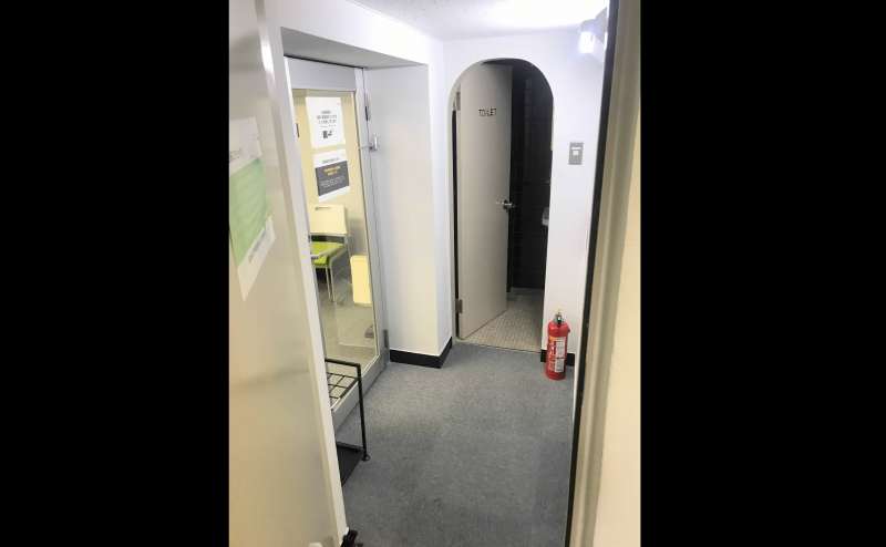 【部屋内】B1F ブルースペース入り口