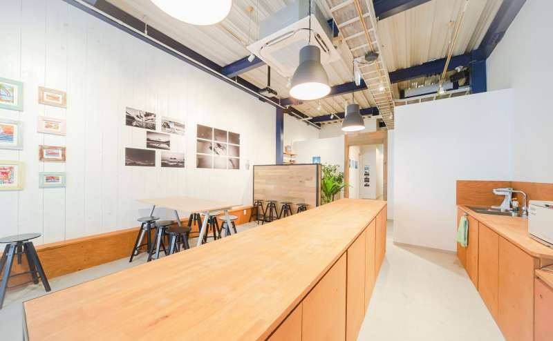 右手　キッチン 真ん中　BARカウンター