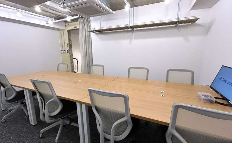 【8名着席・20.3㎡のお部屋です】