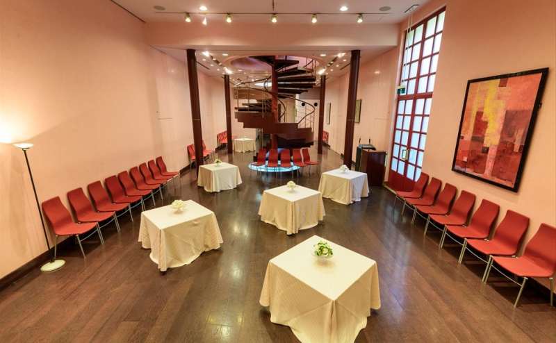 地下メインフロア