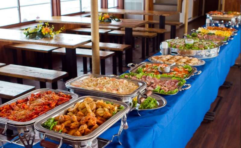 ビュッフェスタイルのお料理がパーティ―を盛り上げます。