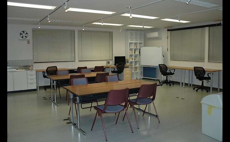 高級ビジネスチェアを含む20席のワーキングスペース。多目的にご利用いただけます