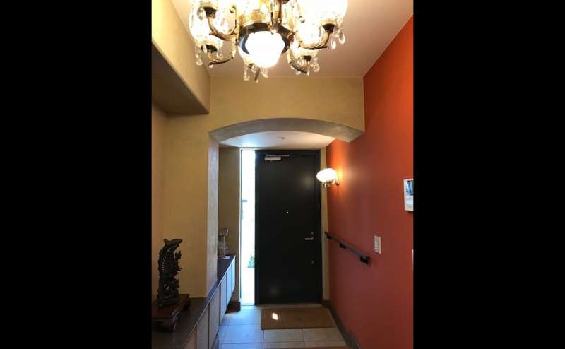 大正ロマン風玄関は落ち着いた雰囲気