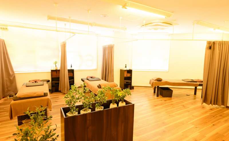 施術ブースです。カーテンで仕切られています。