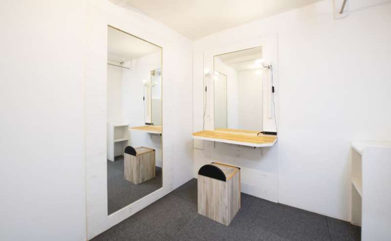 メイクルーム、フィッティングルームとしてご利用ください