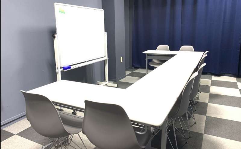 (プレゼン形式)テーブルとイスは自由にレイアウトをかえてください。