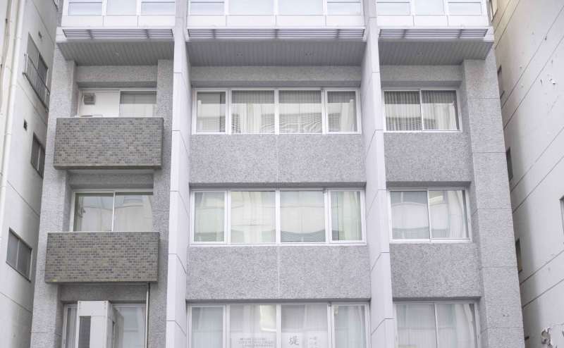 ビルの外観。こちらの6階に会議室があります。