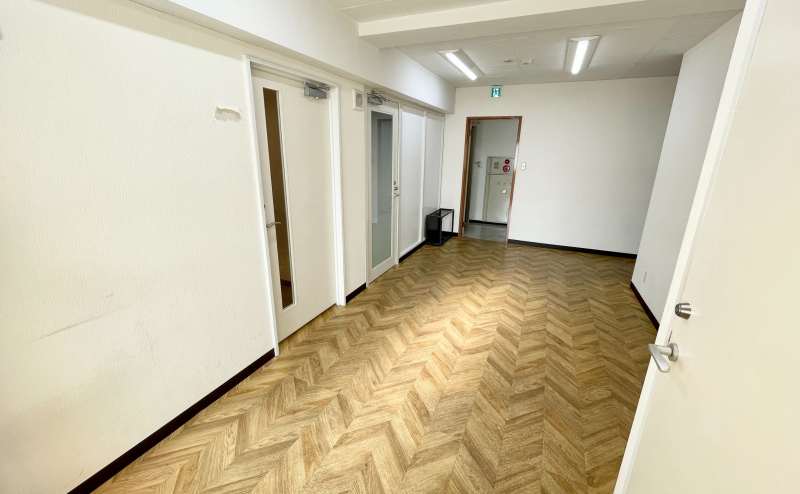 【廊下に男女別トイレがございます】 - TIME SHARING 四谷防音ルーム7Cの写真