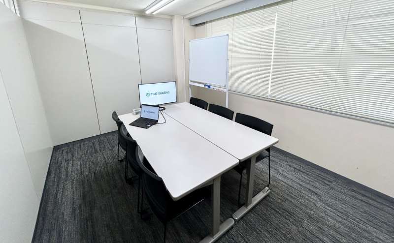 【新宿三丁目駅より徒歩3分！6名収容のリーズナブルな会議室がオープン♪】 - TIME SHARING 新宿9Bの写真