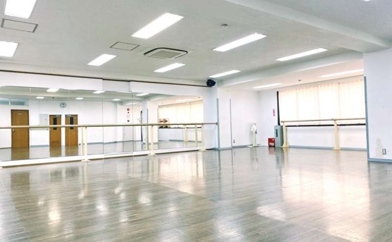 レンタルスペース 【駅近・深夜利用可✨】100㎡の広々空間だから大人数◎バレエ・ダンスの練習│撮影│セミナー│控室│など…/ワーサルCスタジオ