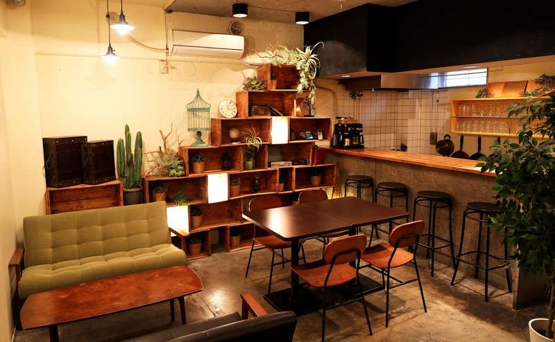 秘密基地の様なワクワクするカフェスペース。