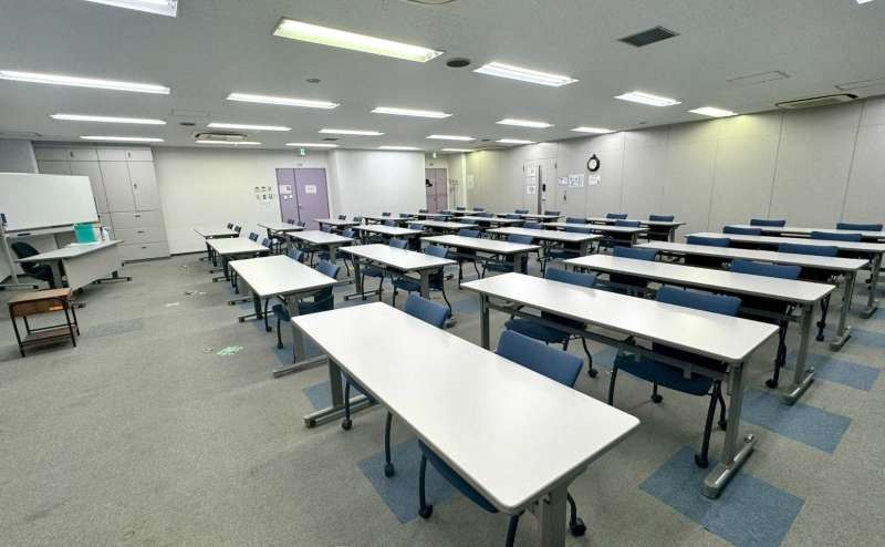 【プロジェクターやマイク類は有料備品のためオプションよりお申込みください。】