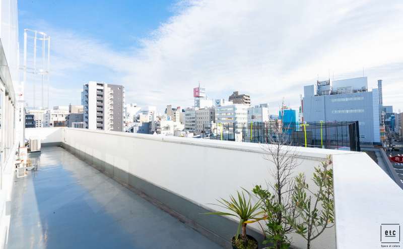 バルコニーから「大須商店街」が見渡せます。