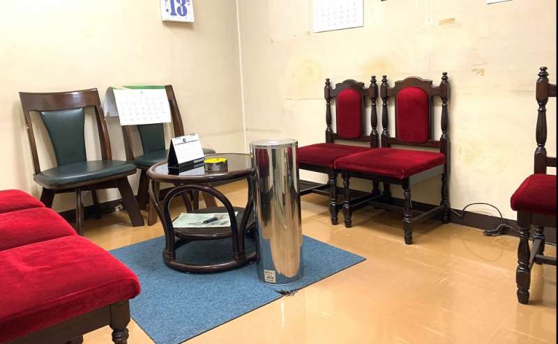 執務室と同じフロアに喫煙室がございます。