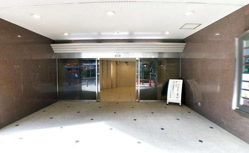 こちらの玄関からお入りください